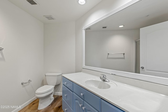 1401 N 4th St Unit 228, Flagstaff, AZ 86004 - full bathroom featuring wood finished floors, vanity, toilet, baseboards, and recessed lighting