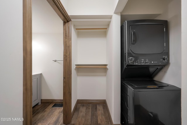 1200 S Riordan Ranch St Unit 36, Flagstaff, AZ 86001 - clothes washing area featuring laundry area, stacked washer and dryer, wood finished floors, and baseboards