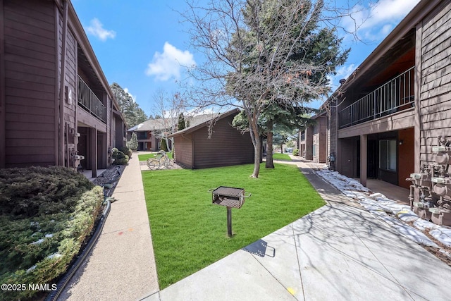 1200 S Riordan Ranch St Unit 36, Flagstaff, AZ 86001 - view of property's community with a patio and a lawn
