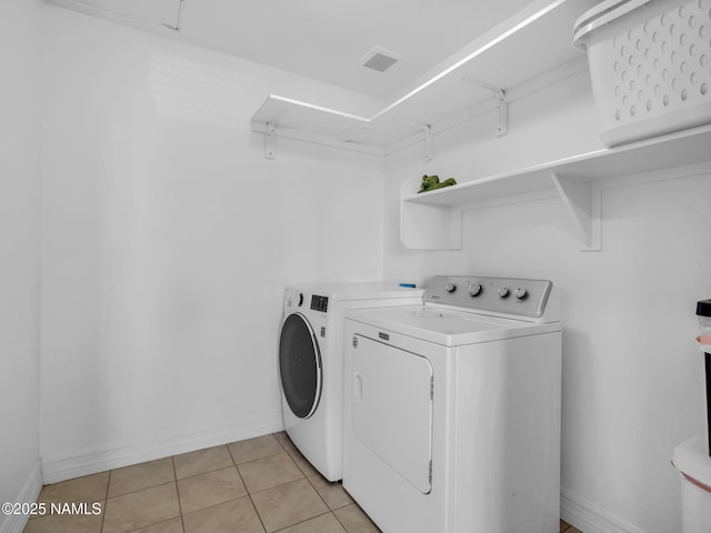 4580 Centaurus Rd, Bellemont, AZ 86015 - clothes washing area featuring laundry area, visible vents, light tile patterned floors, washing machine and clothes dryer, and baseboards