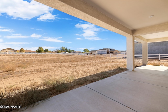 view of yard featuring a patio area