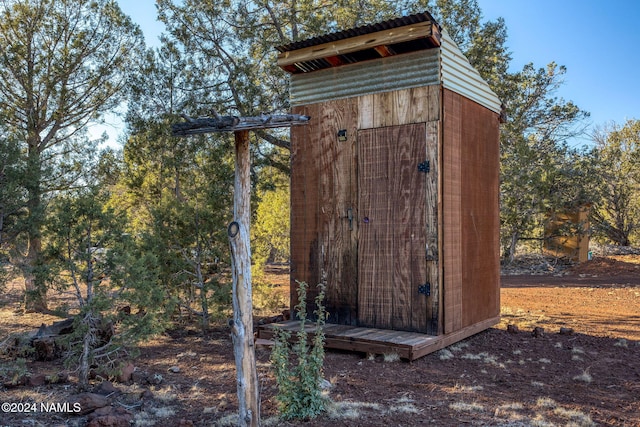 view of outbuilding