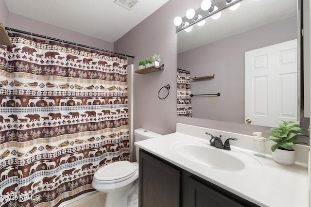 6437 N Conrad Ln, Flagstaff, AZ 86004 - full bathroom with toilet, vanity, and curtained shower