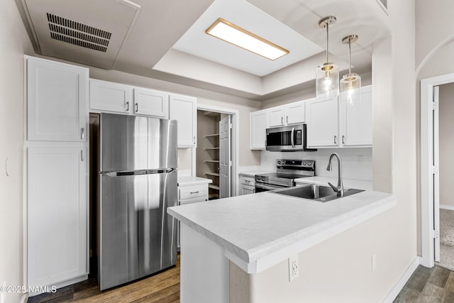4343 E Soliere Ave Unit 2068, Flagstaff, AZ 86004 - kitchen with a sink, appliances with stainless steel finishes, white cabinets, and dark wood-style flooring