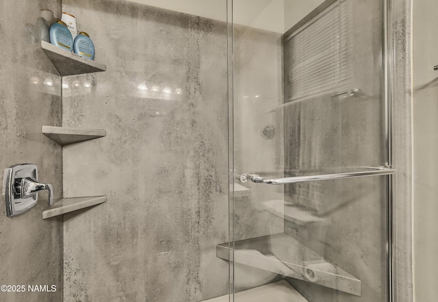 2929 Kletha Trl, Flagstaff, AZ 86005 - full bathroom featuring a shower stall