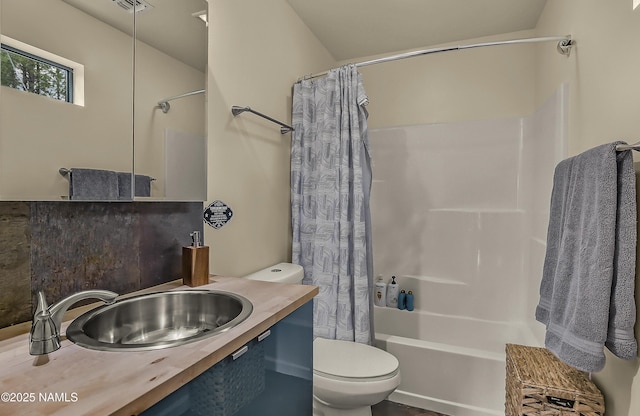 2929 Kletha Trl, Flagstaff, AZ 86005 - bathroom featuring toilet, shower / bath combo, and vanity