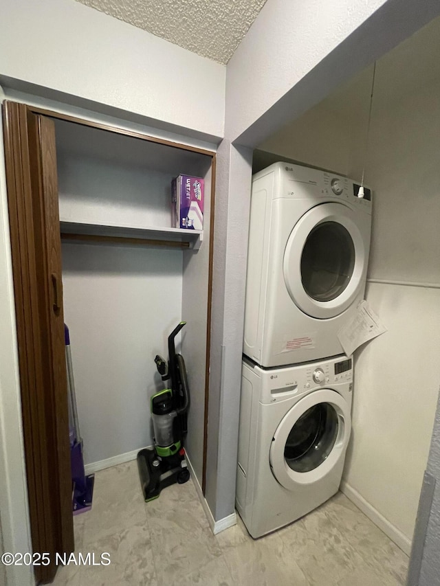 1200 S Riordan Ranch St Unit 44, Flagstaff, AZ 86001 - laundry area with stacked washer / dryer and a textured ceiling