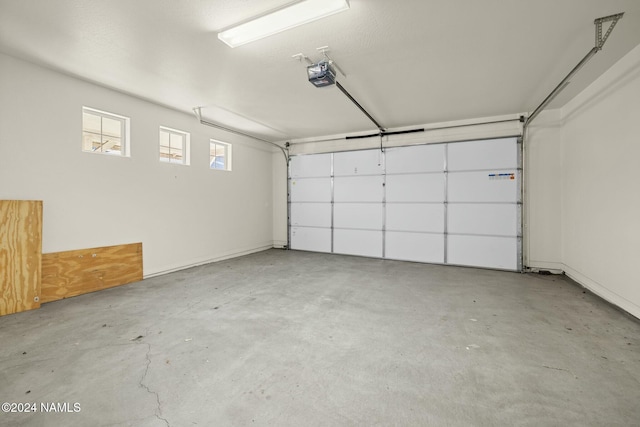 3008 E Cold Springs Trl, Flagstaff, AZ 86004 - garage featuring a garage door opener