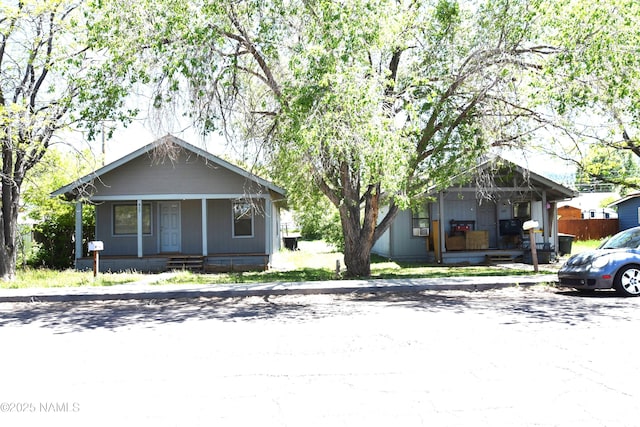 417, 429 W Sheridan Ave, Williams, AZ 86046 - bungalow-style home with a porch