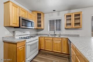 1891 W Camelot Dr, Flagstaff, AZ 86001 - photo 9