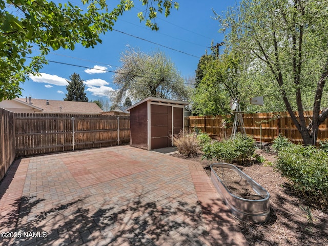 415 W Apache Rd, Flagstaff, AZ 86001 - fenced backyard with a patio