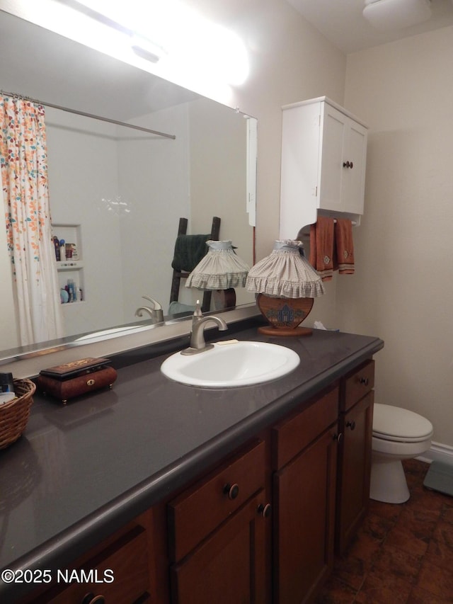 1000 N Beaver St Unit 116, Flagstaff, AZ 86001 - bathroom featuring vanity, toilet, and a shower with curtain