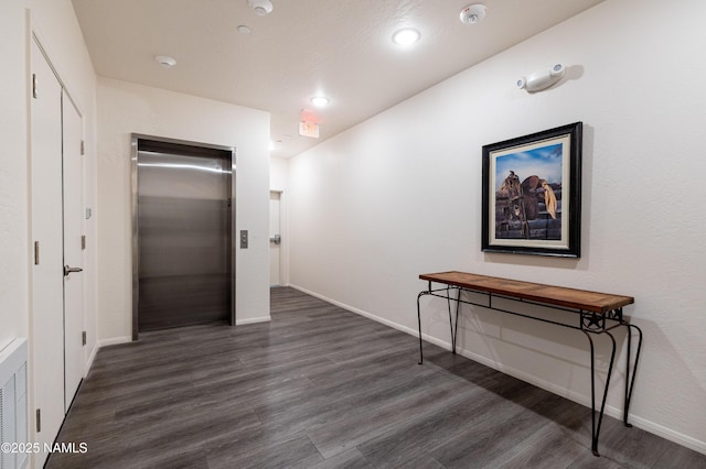 1650 E Ponderosa Pkwy Unit 3213, Flagstaff, AZ 86001 - corridor with elevator, wood finished floors, baseboards, and recessed lighting