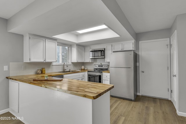 7815 Prairie Dog Ln, Flagstaff, AZ 86004 - kitchen with appliances with stainless steel finishes, a sink, wooden counters, and light wood-type flooring