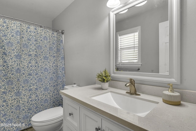 7815 Prairie Dog Ln, Flagstaff, AZ 86004 - full bathroom featuring vanity, toilet, and a shower with shower curtain