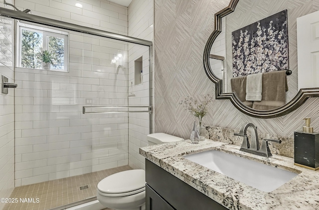 3001 E Butler Ave Unit 21, Flagstaff, AZ 86004 - full bath with a shower stall, vanity, and wallpapered walls