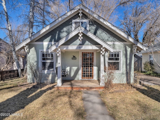 view of front of house featuring a front yard