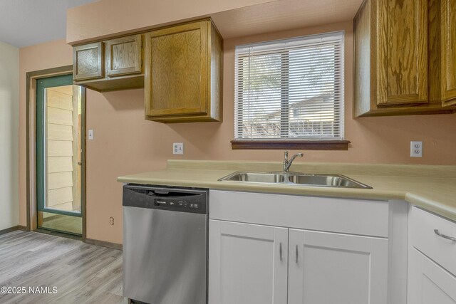 501 W Santa Fe Ave Unit 28, Flagstaff, AZ 86001 - kitchen featuring stainless steel dishwasher, a sink, light countertops, and light wood finished floors