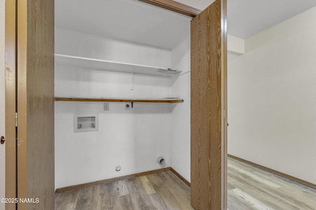 501 W Santa Fe Ave Unit 28, Flagstaff, AZ 86001 - laundry room with hookup for a gas dryer, hookup for a washing machine, wood finished floors, hookup for an electric dryer, and baseboards