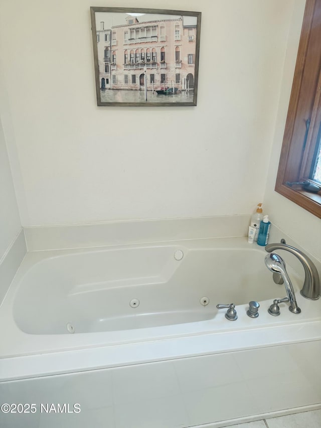 5070 N Weatherford Rd, Flagstaff, AZ 86001 - full bath with a whirlpool tub