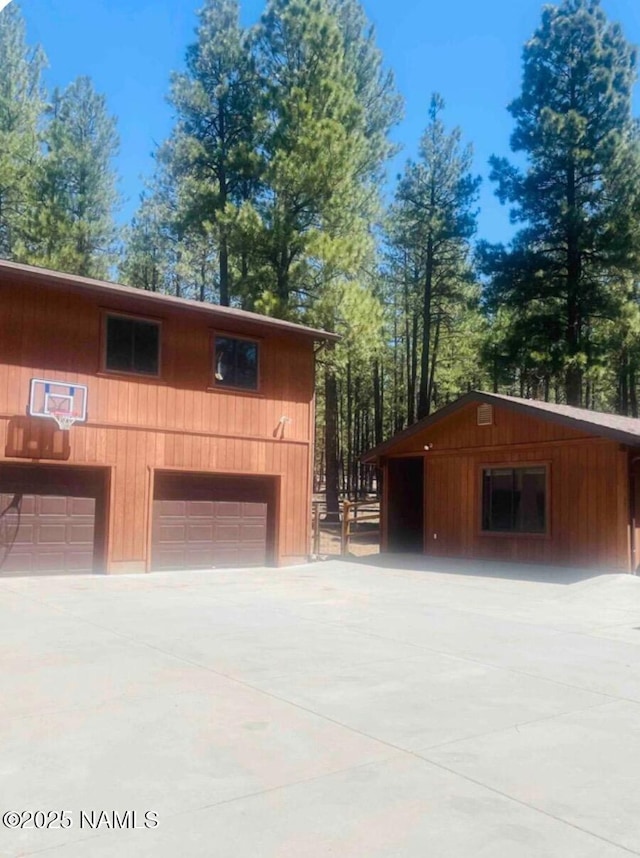 5070 N Weatherford Rd, Flagstaff, AZ 86001 - garage featuring driveway