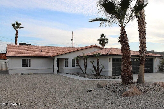 view of front facade featuring a garage