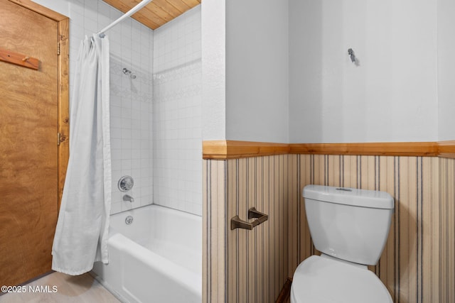 2468 N Strawberry Way, Flagstaff, AZ 86004 - full bath featuring shower / bath combination with curtain, toilet, and a wainscoted wall