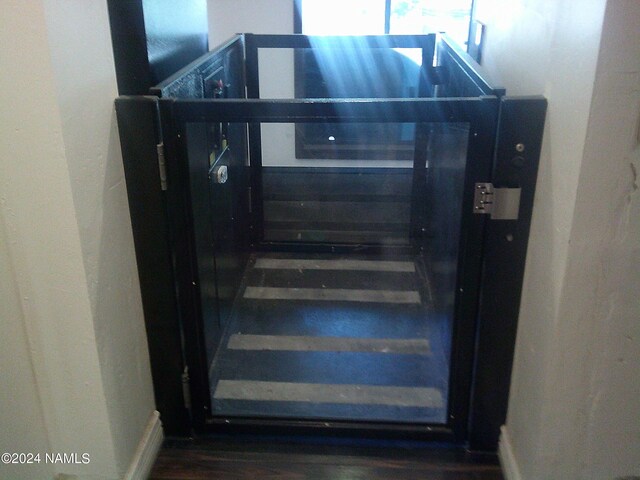 17612 Fairway Dr, Munds Park, AZ 86017 - stairs featuring beverage cooler