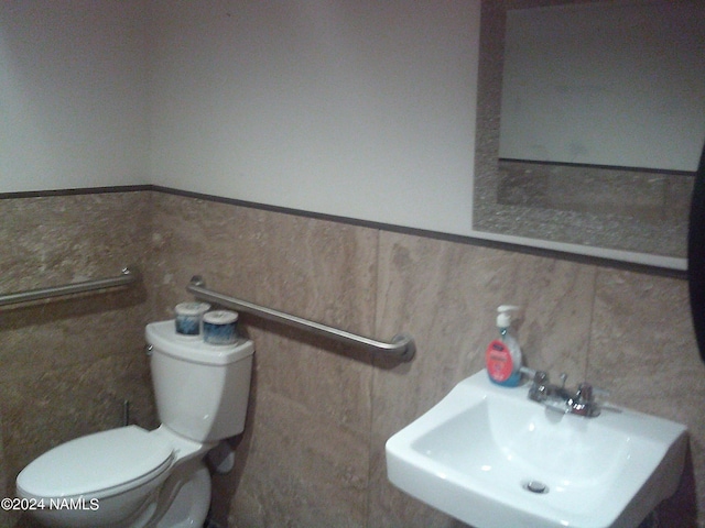 bathroom featuring sink and toilet