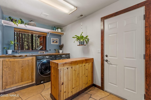 435 N Laramy Ln, Parks, AZ 86018 - clothes washing area featuring bar, light tile patterned floors, and independent washer and dryer