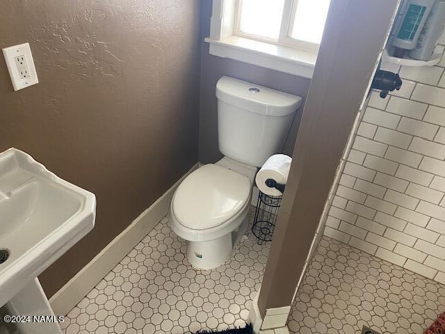 bathroom featuring sink and toilet