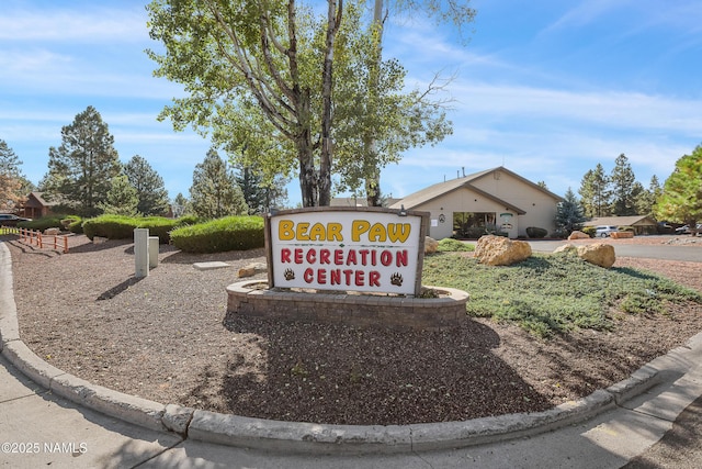 view of community / neighborhood sign