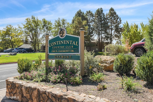 community sign with a lawn