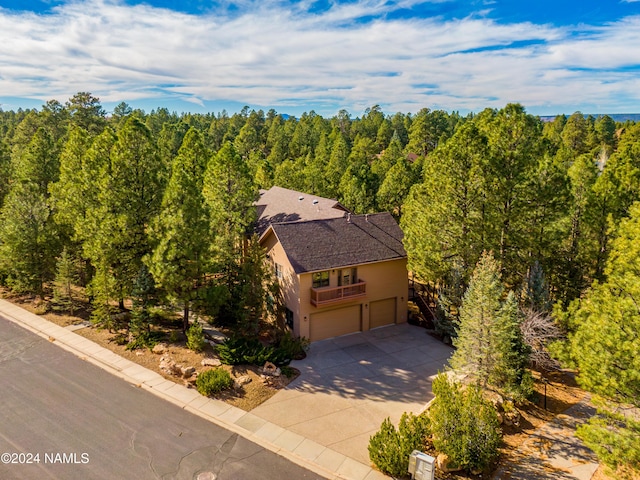 bird's eye view with a view of trees