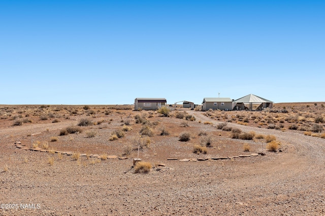 view of yard with a desert view