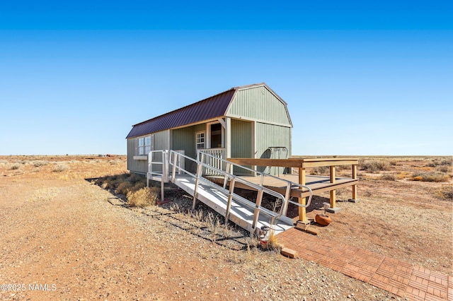 view of outdoor structure featuring an outdoor structure