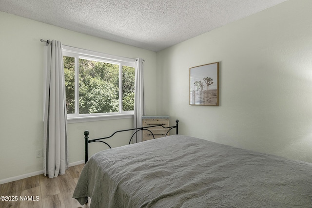 6320 N Mountaineer Rd, Flagstaff, AZ 86004 - bedroom featuring wood finished floors and a textured ceiling