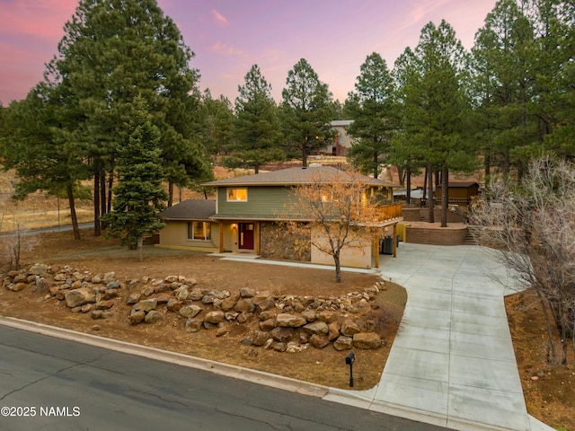 view of front of property featuring driveway