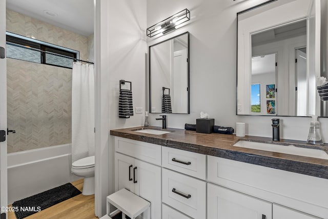 2625 S Cottonrose Ln, Flagstaff, AZ 86005 - full bath featuring toilet, double vanity, shower / bath combo, and wood finished floors