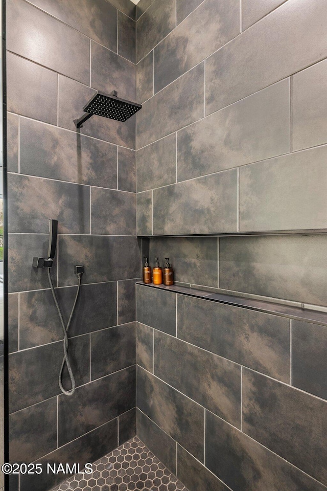 10299 E White Feather Ln, Scottsdale, AZ 85262 - bathroom with a tile shower