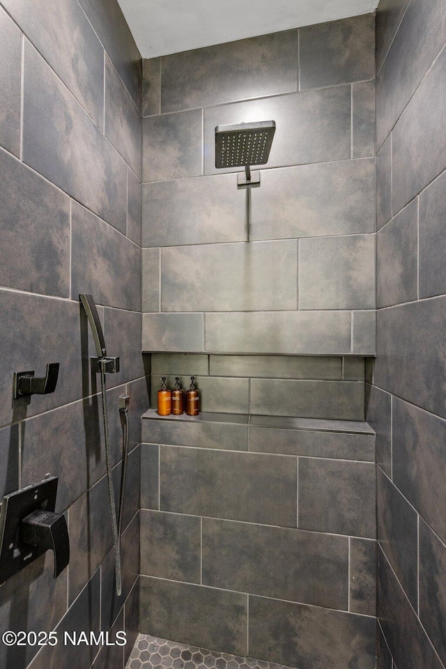 10299 E White Feather Ln, Scottsdale, AZ 85262 - full bathroom with a tile shower