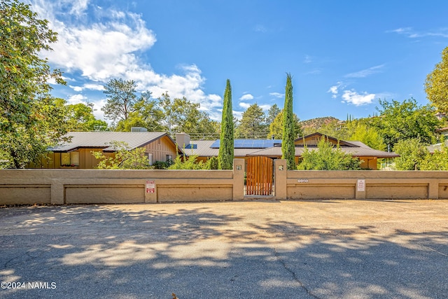 view of front of property