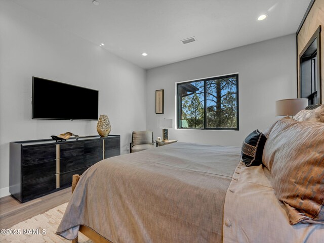 2566 S Cottonrose Ln, Flagstaff, AZ 86005 - bedroom featuring light wood-style flooring, recessed lighting, and baseboards