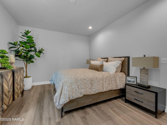 2566 S Cottonrose Ln, Flagstaff, AZ 86005 - bedroom featuring light wood-type flooring, baseboards, and recessed lighting