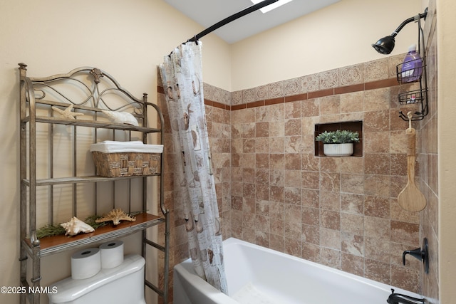 bathroom featuring shower / tub combo with curtain and toilet