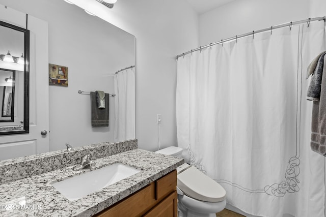 full bathroom with vanity, toilet, and a shower with curtain