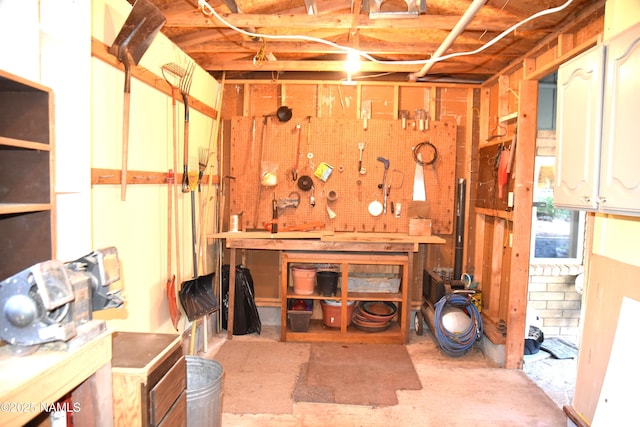 733 S 3rd St, Williams, AZ 86046 - basement with a workshop area