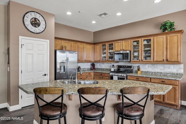 41215 N Lytham Ct, Phoenix, AZ 85086 - kitchen featuring stainless steel appliances, a sink, dark wood-style flooring, baseboards, and recessed lighting
