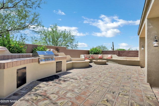41215 N Lytham Ct, Phoenix, AZ 85086 - fenced backyard with a patio area and an outdoor fire pit