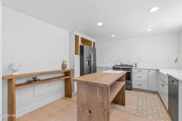 535 Stringer Rd, Munds Park, AZ 86017 - kitchen with stainless steel appliances, butcher block counters, light wood-style flooring, a kitchen island, and recessed lighting